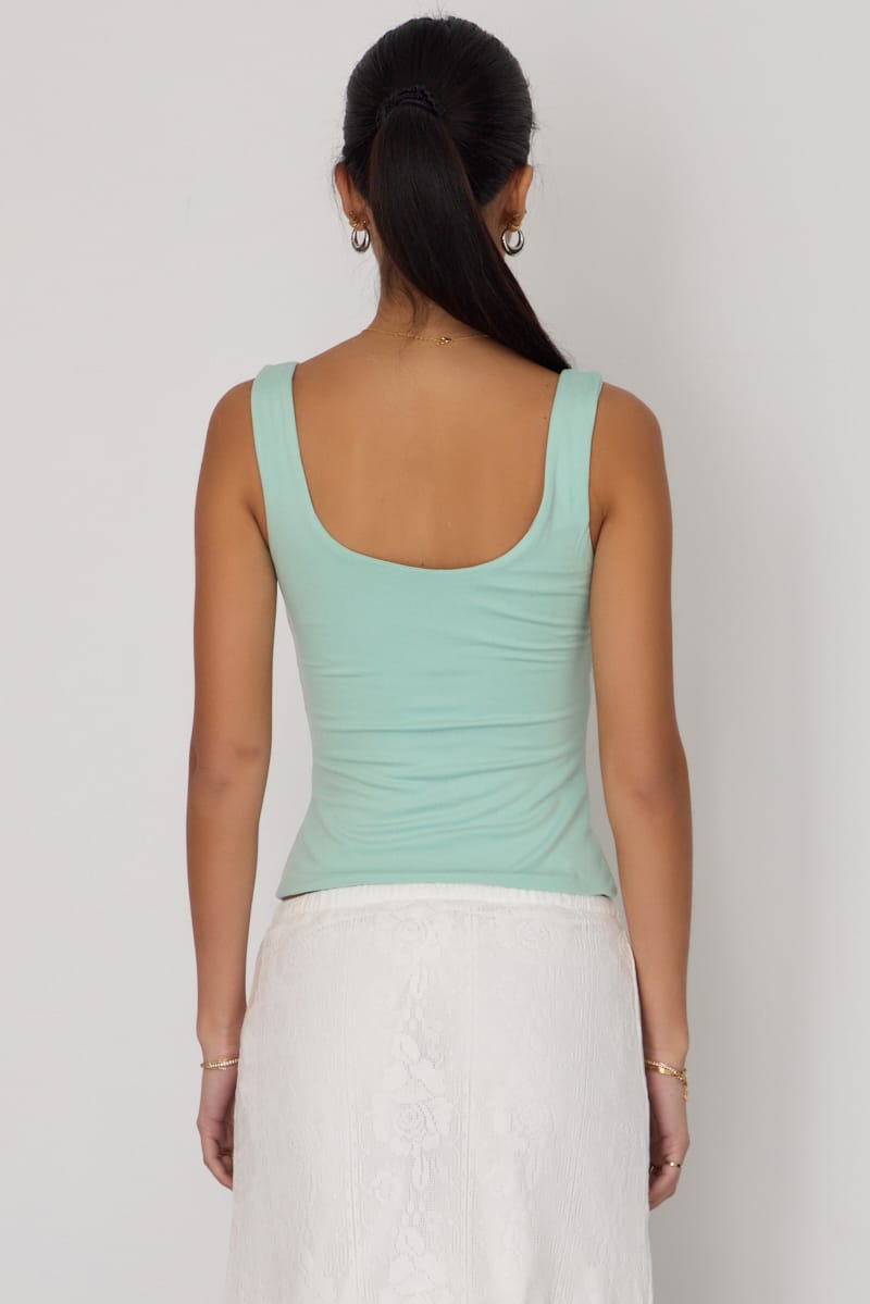 Green Sleeveless Scoop Neck Tank Top
